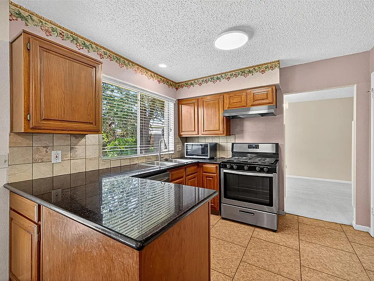 4514 Treasure Trl — Photo 23