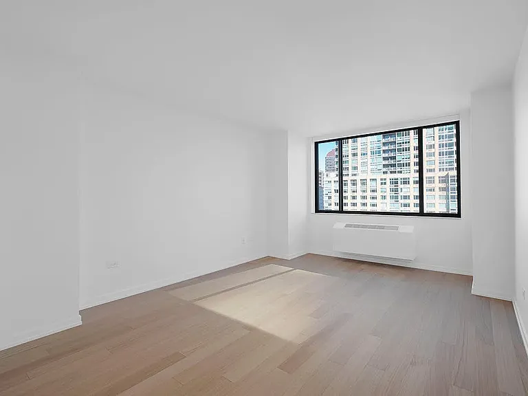 75 W End Ave #P8H — Photo 1