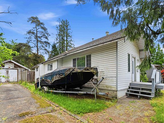 4th image of 11328 Maple Cres