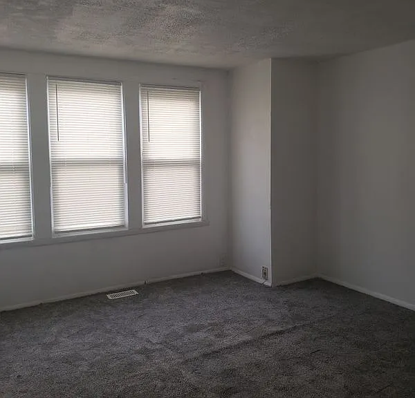 209 Cedar Ave — Photo 3