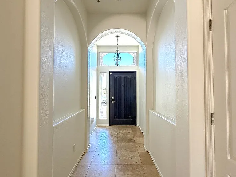 8757 E Avalon Dr — Photo 4