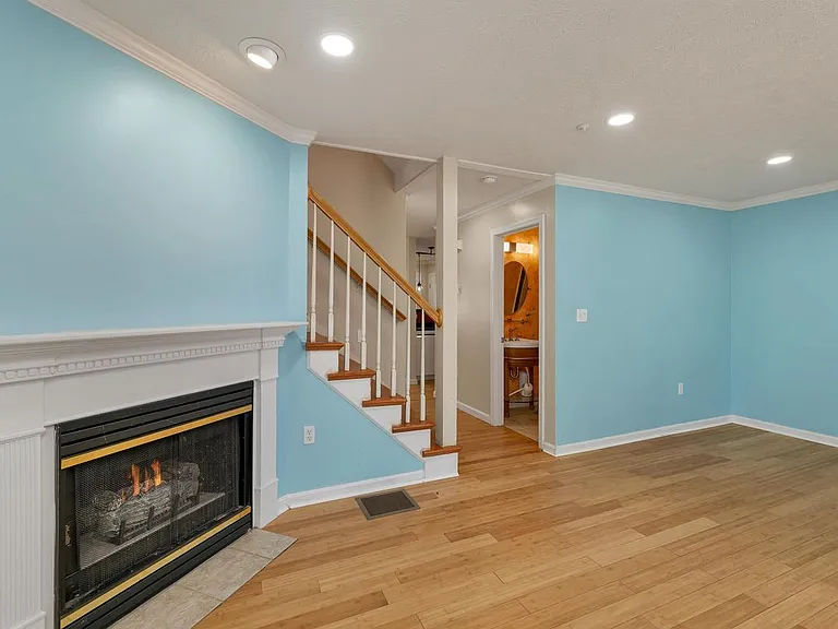 32 Suffolk Ct — Photo 11