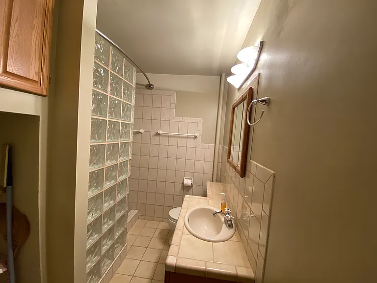 4235 Brooklyn Ave NE — Photo 9