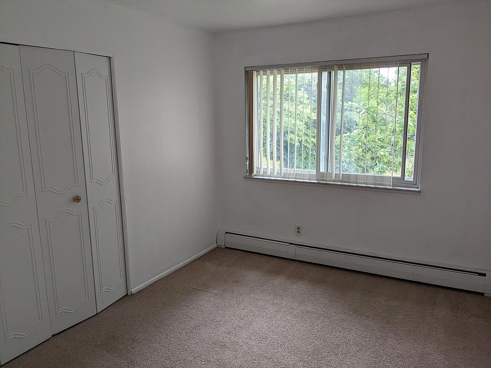 1st image of 3100 Holiday Dr #6