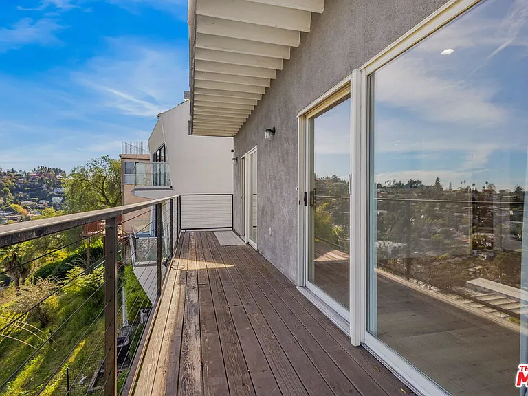2226 Ronda Vista Dr — Photo 25
