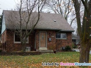 211 S Orchard St, Thiensville, WI 53092
