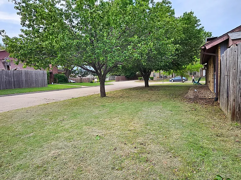 1124 Kathy Ln — Photo 30