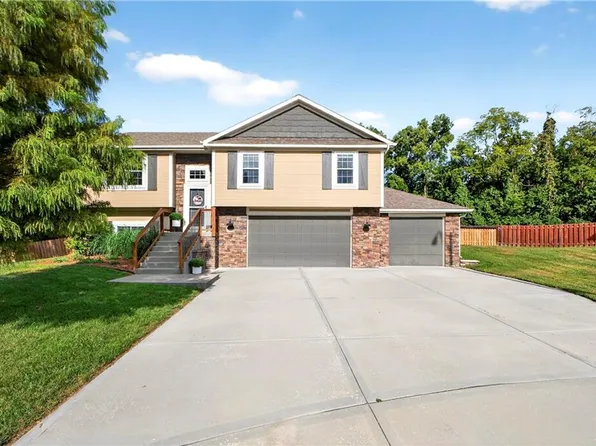 3412 NW 50th St, Riverside, MO 64150