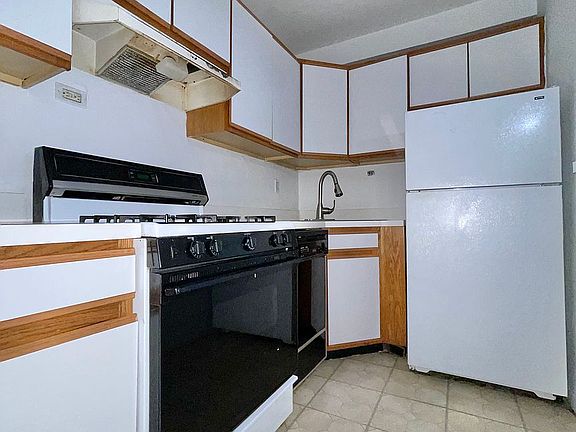 4th image of 35-20 Leverich St #211