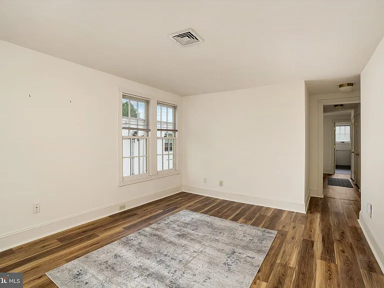 347 Nassau St #B — Photo 6