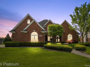 28002 Santa Anita Dr S, Chesterfield, MI 48047