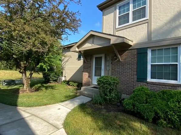132 Brookwood Ct, Vernon Hills, IL