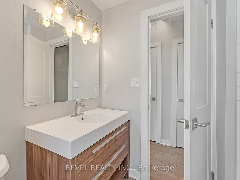657 Barton St E #302 — Photo 32
