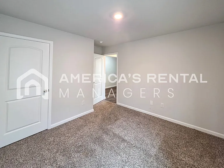 1508 Heritage Cir SE — Photo 13
