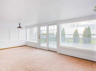 51 Sintsink Dr W #1, Pt Washington, NY 11050