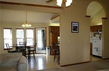 4th image of 320 SE Bordner Dr