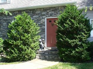 208 Henderson Ct, Berryville, VA
