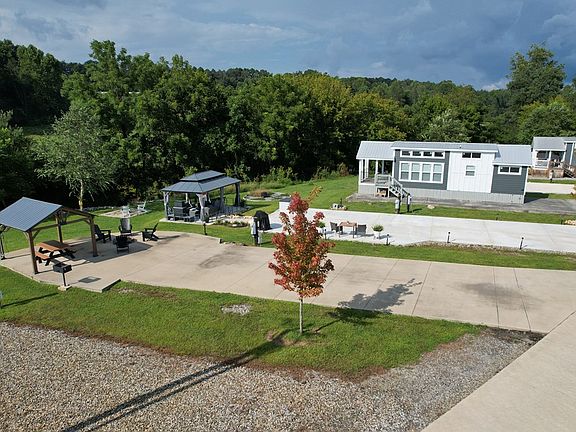 4th image of 120 Mountain Meadows Dr