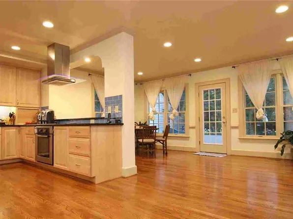 34 Elm Ave, Newport News, VA 23601