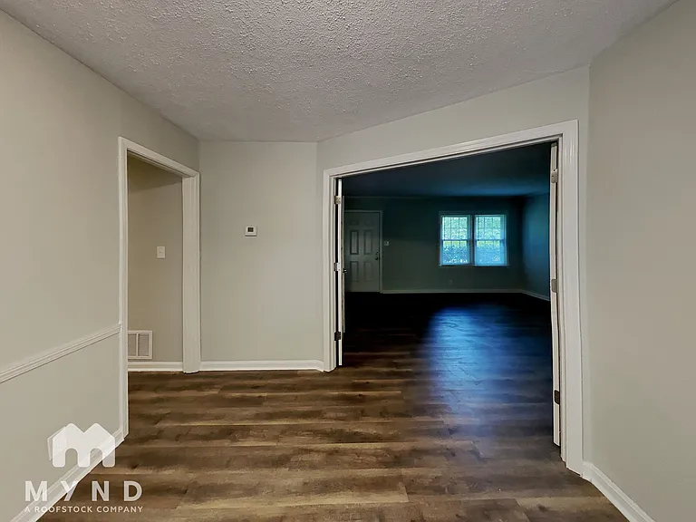 392 Colchester Dr — Photo 7