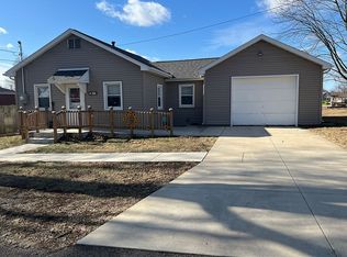 104 N White St, Mackinaw, IL