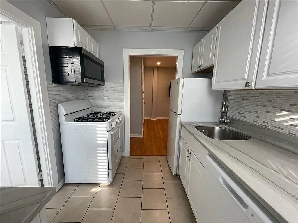 Building Photo - 38-40 Freebody St #207