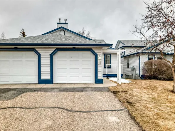 33 E Stonegate Dr NW #11, Airdrie, AB T4B 2V6