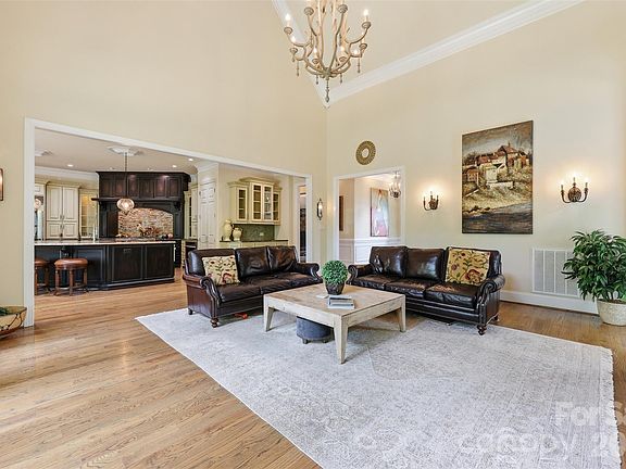 5th image of 3531 Aqua Point Dr