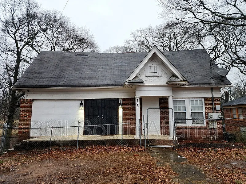 705 Lexington Ave SW photo 1