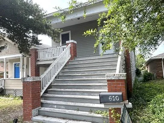 Building Photo - 610 Church St