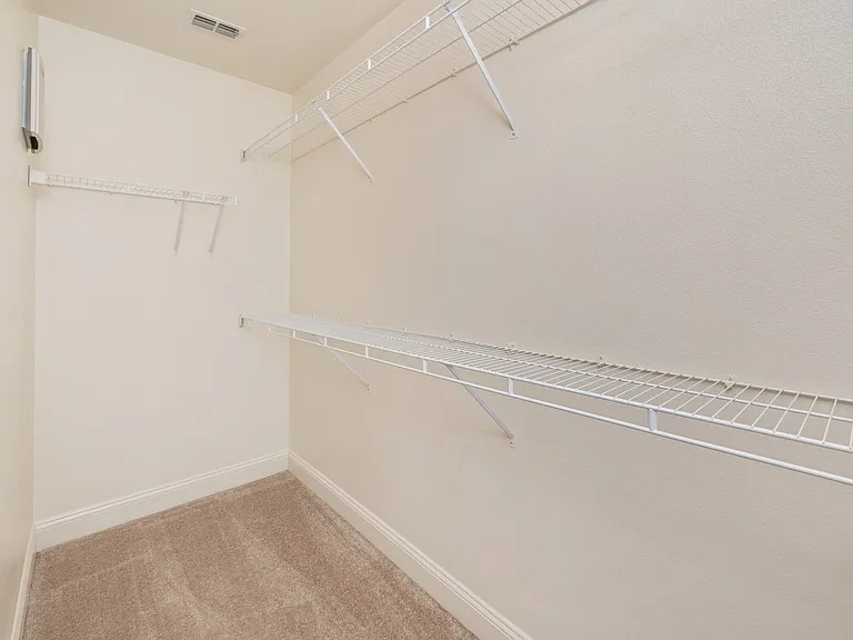 715 Majestic Dr — Photo 25