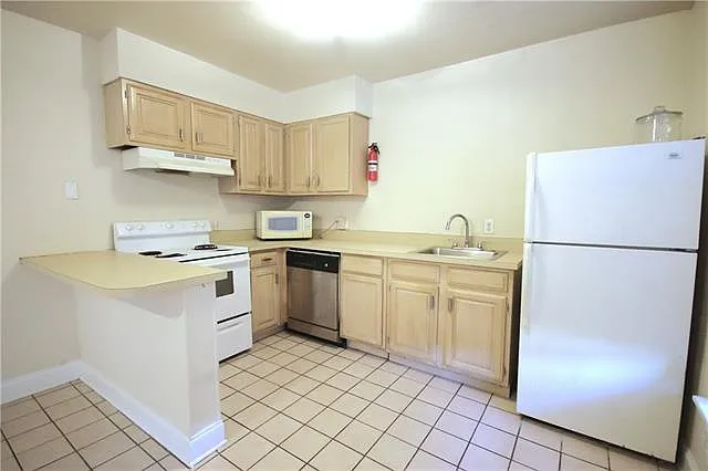 7522 Benjamin St #115 — Photo 3