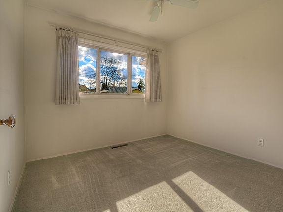 4th image of 803 5th Ave SE
