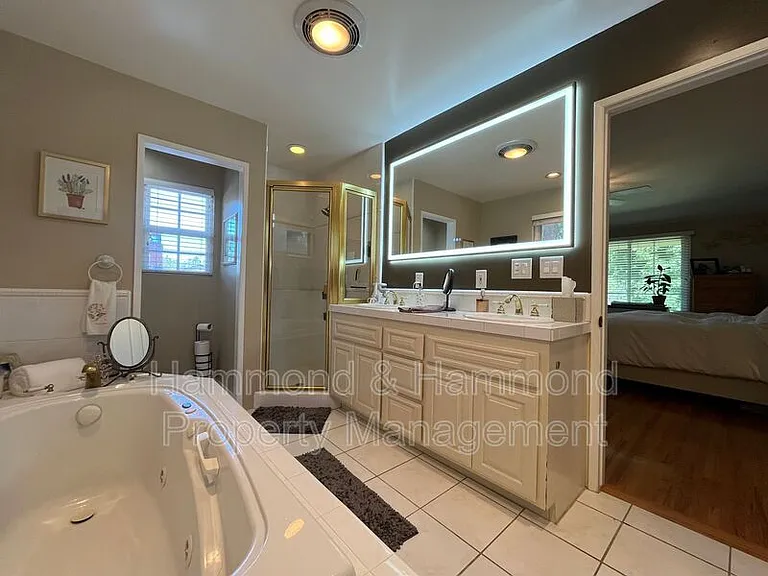 8422 Fable Ave — Photo 32