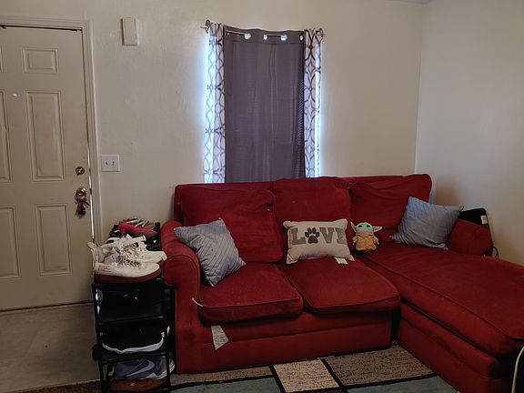 2nd image of 611 Davis St #E