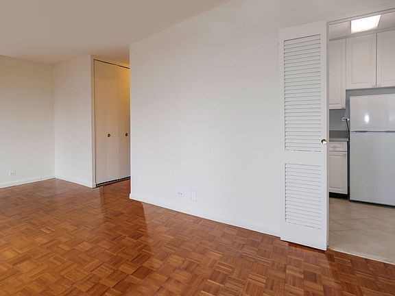 2nd image of 211 W 56th St APT 33B