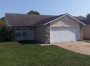 704 Elliott Ln, Knob Noster, MO 65336