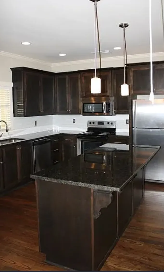 3 bed, 1051 sqft, $3,268 — Photo 3