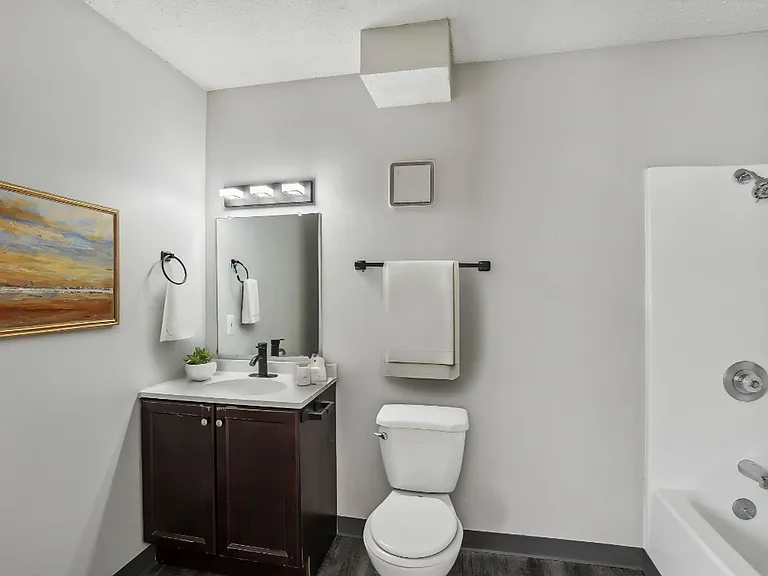 University Villa Apartments — Photo 19
