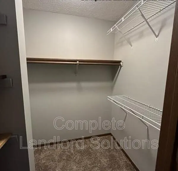1712 E Morgan Dr — Photo 4