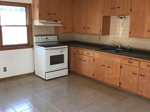 3rd image of 11610 W Cherry St
