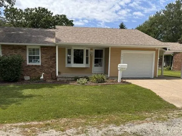 706 Oak Dr, Oblong, IL 62449
