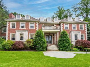 88 Walter Ln, Manhasset, NY 11030