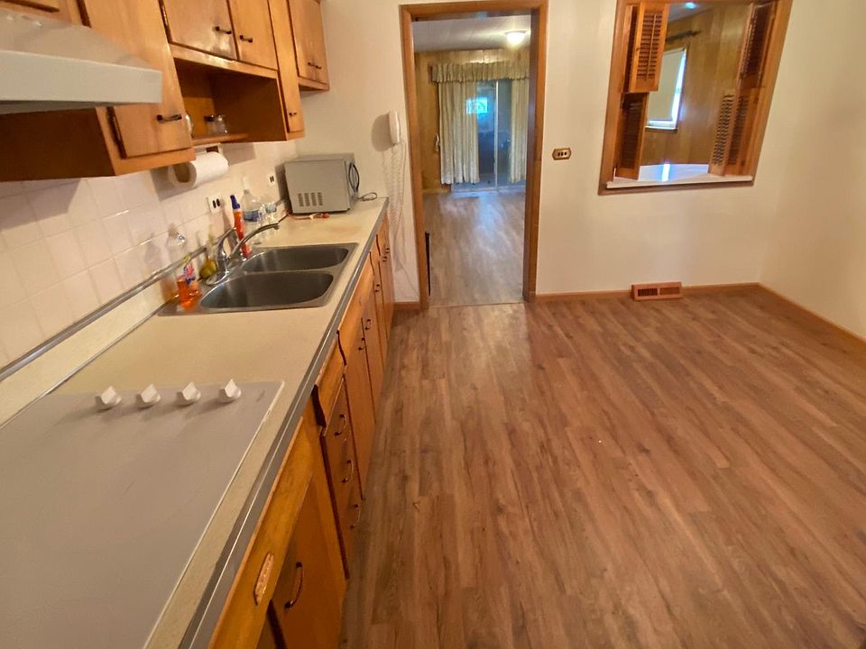 1st image of 921 Woodland Dr