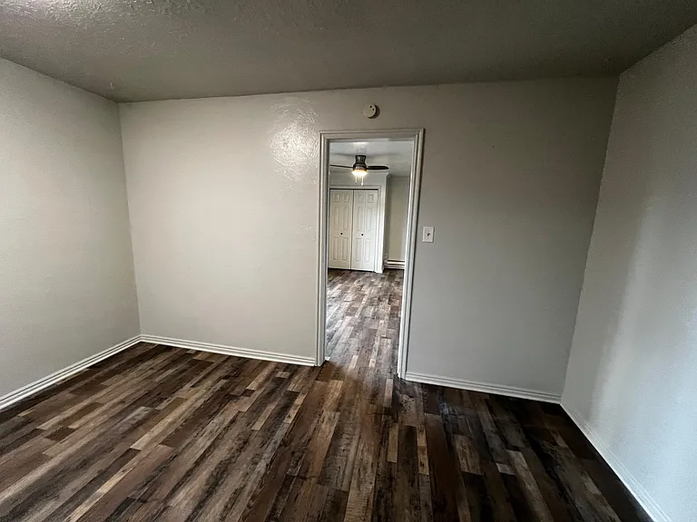 423 N Main St — Photo 11