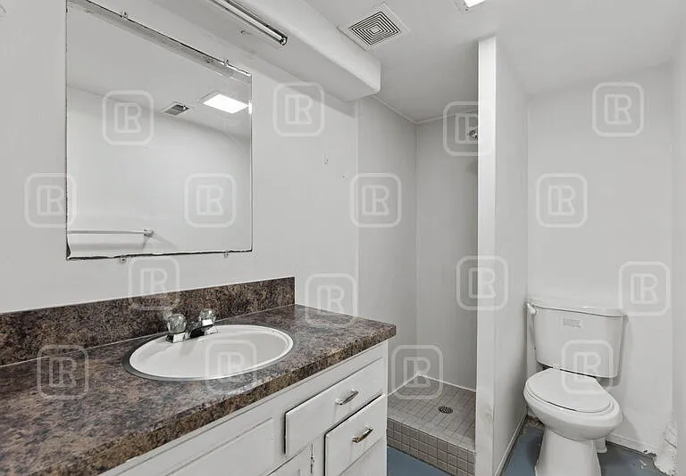 808 E Mission Ave — Photo 30