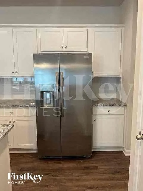 3 bed, 2.5 bath, 1817 sqft, $2,330 — Photo 4