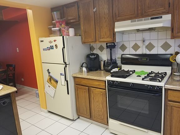 4th image of 552 Meadow Green Ln