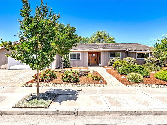 3rd image of 123 Briarwood Way