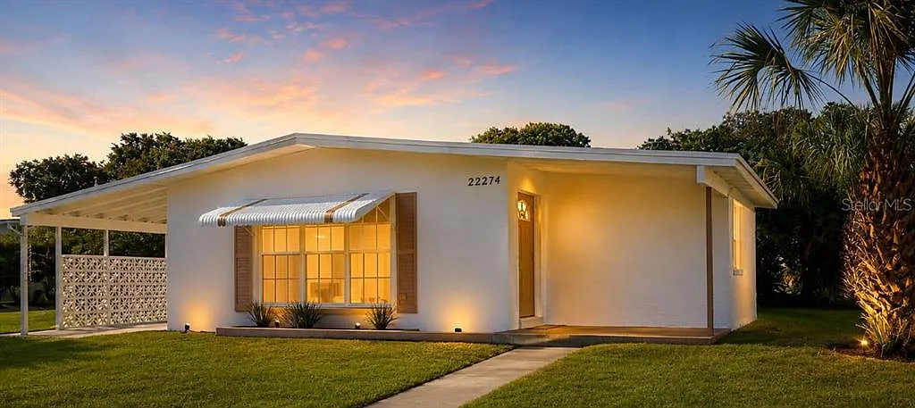 2 bed, 1.0 bath, 897 sqft, $1,600 — Photo 1